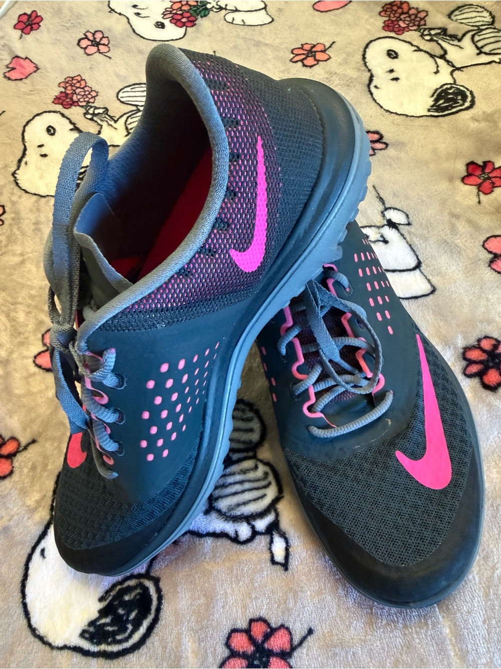 Nike Women’s Gray and Pink Athletic Training Sneakers
